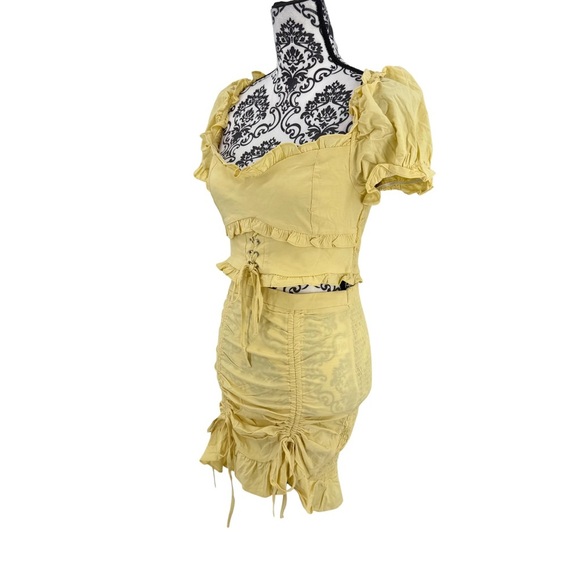 Story On Yellow Ruffle Lace-Up Puff Sleeve Crop Top & Ruched Mini Skirt Set, M - Picture 9 of 10